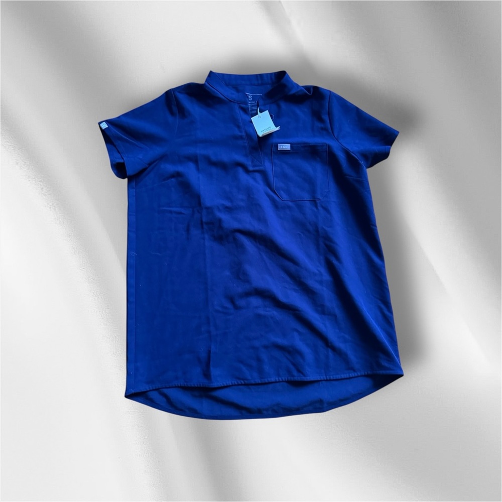 Figs scrubs top - maternity women M